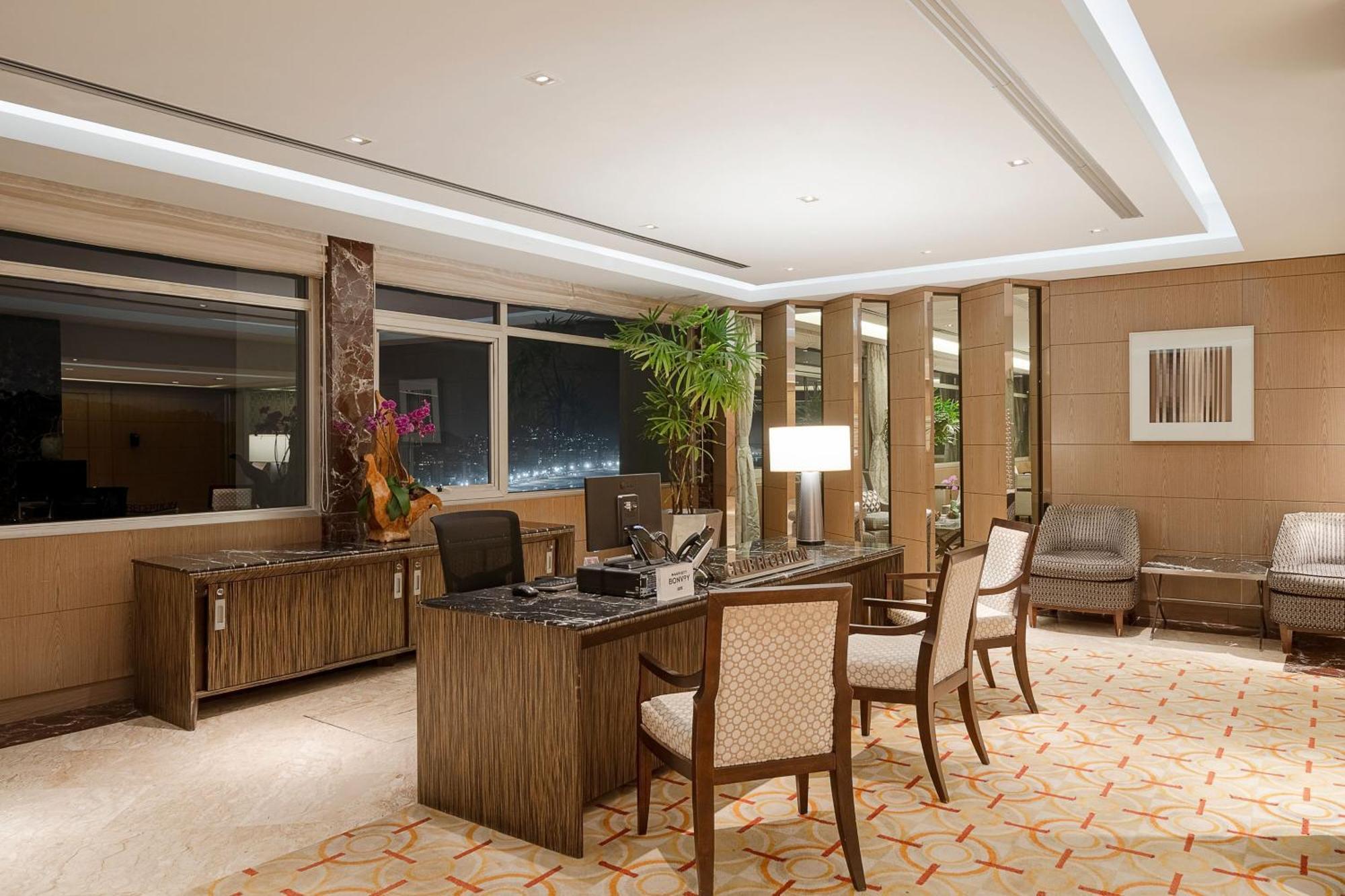 里约热内卢喜来登度假大酒店 外观 照片 Office at The Ritz-Carlton, Hong Kong